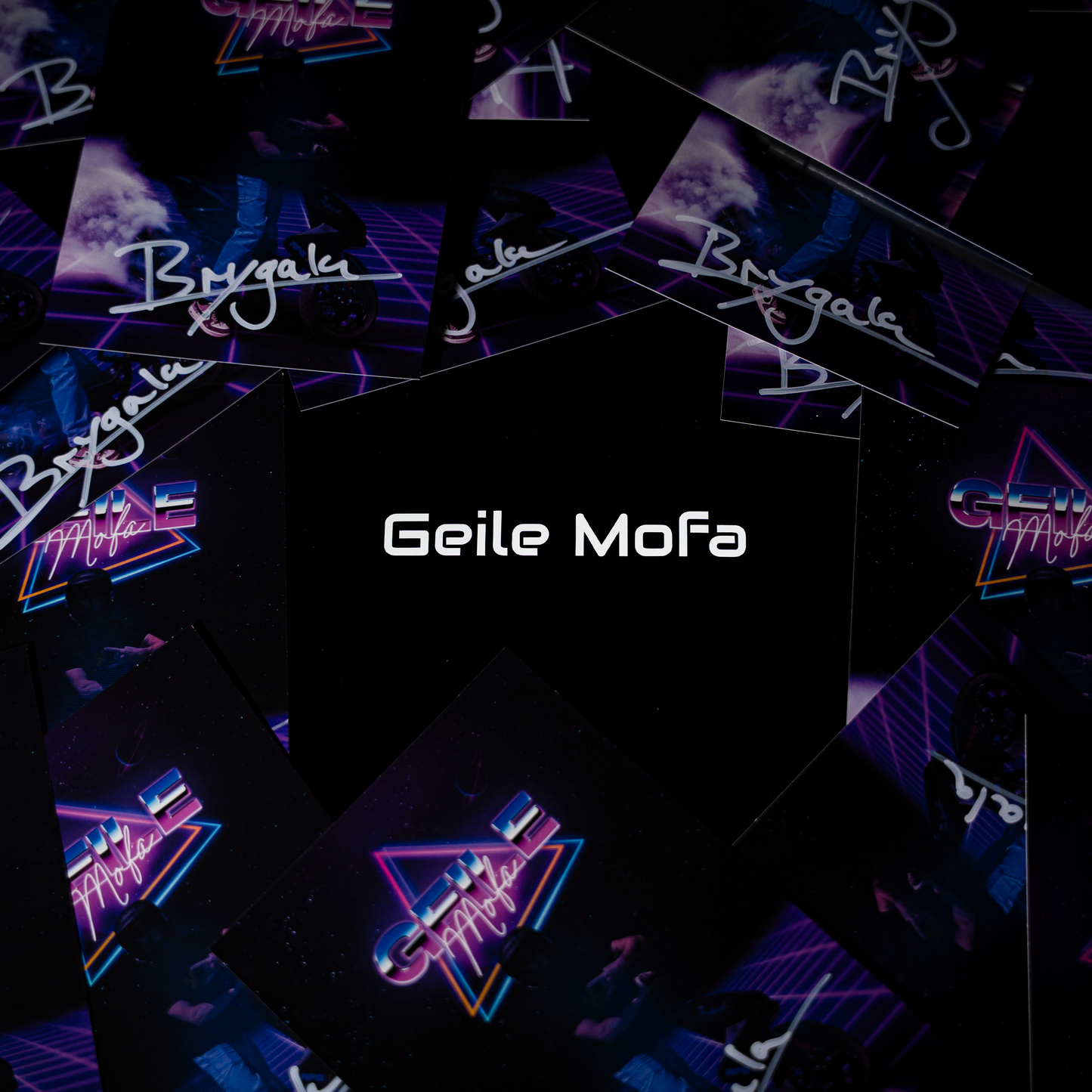 Geile Mofa weißes Sticker-Set Produktbild Retrowave-Design Stapel von Aufklebern